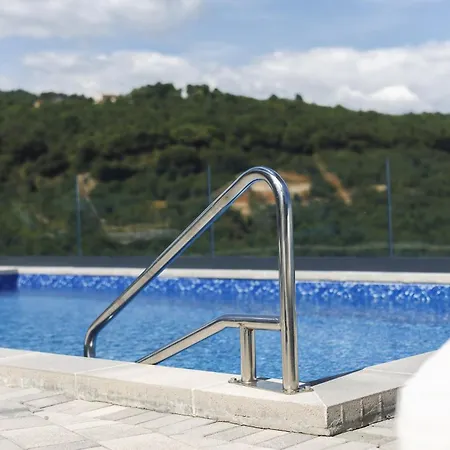 White Pearl Luxury With Pool And Sea View *