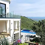 White Pearl Luxury With Pool And Sea View