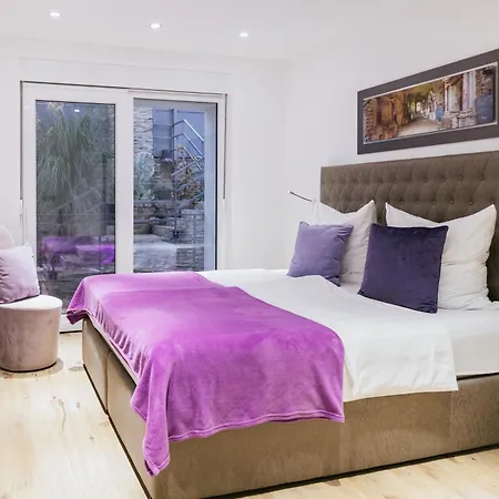 White Pearl Luxury With Pool And Sea View オパティヤ