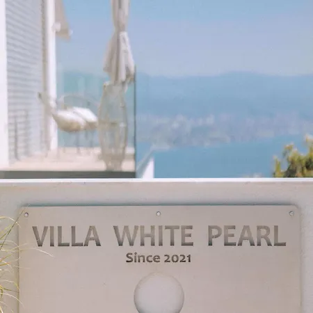 White Pearl Luxury With Pool And Sea View Опатия