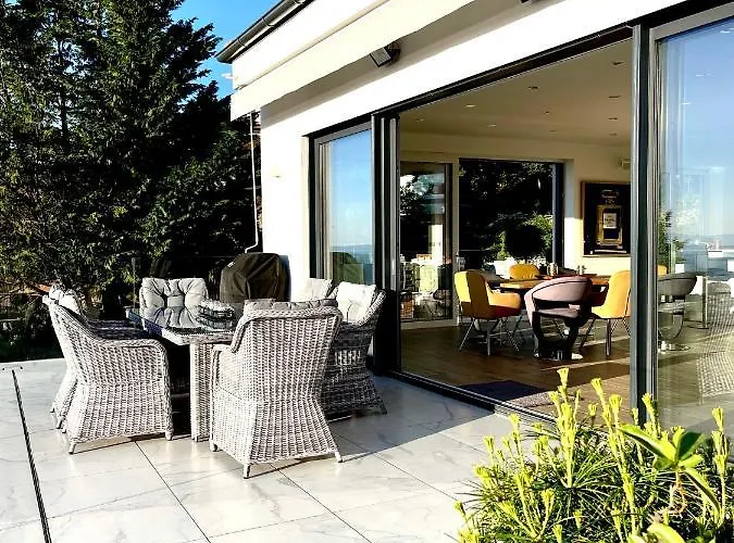 White Pearl Luxury With Pool And Sea View オパティヤ