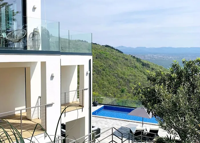 White Pearl Luxury With Pool And Sea View